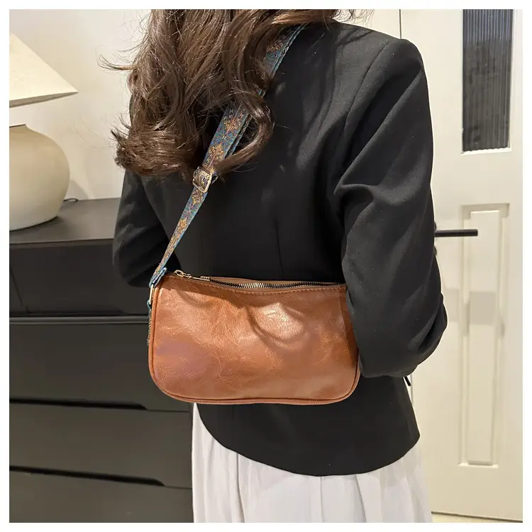 Green Leather Crossbody Bag with Patterned Strap — feature 20