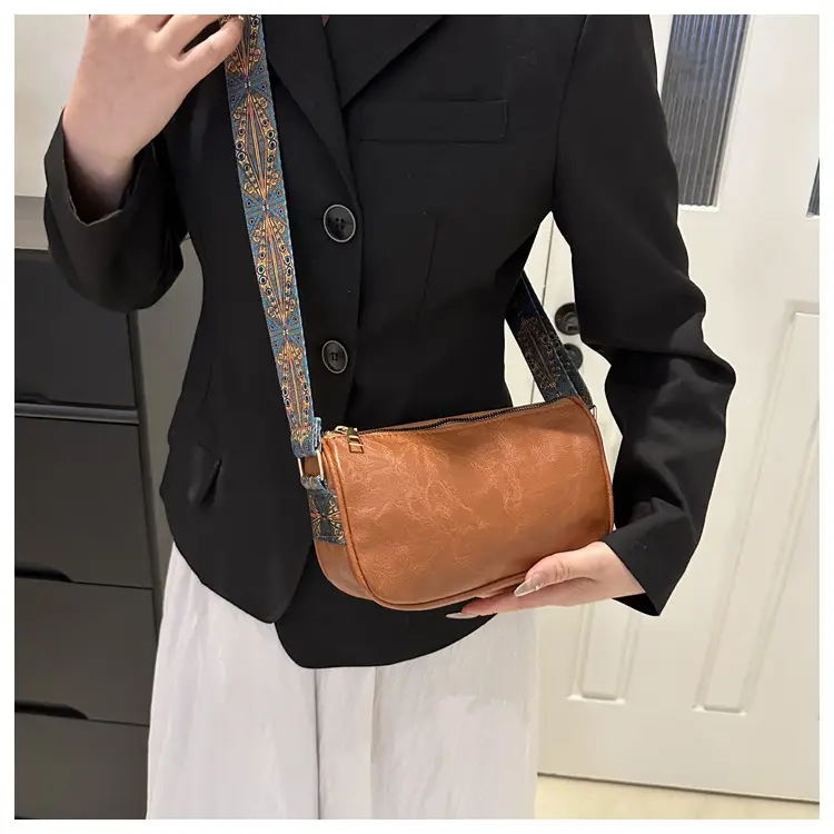 Green Leather Crossbody Bag with Patterned Strap — feature 21
