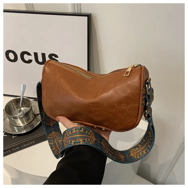 Green Leather Crossbody Bag with Patterned Strap — feature 26