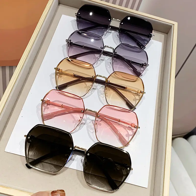 New Women's Anti-UV Sunglasses Big Face Slimming Fashion