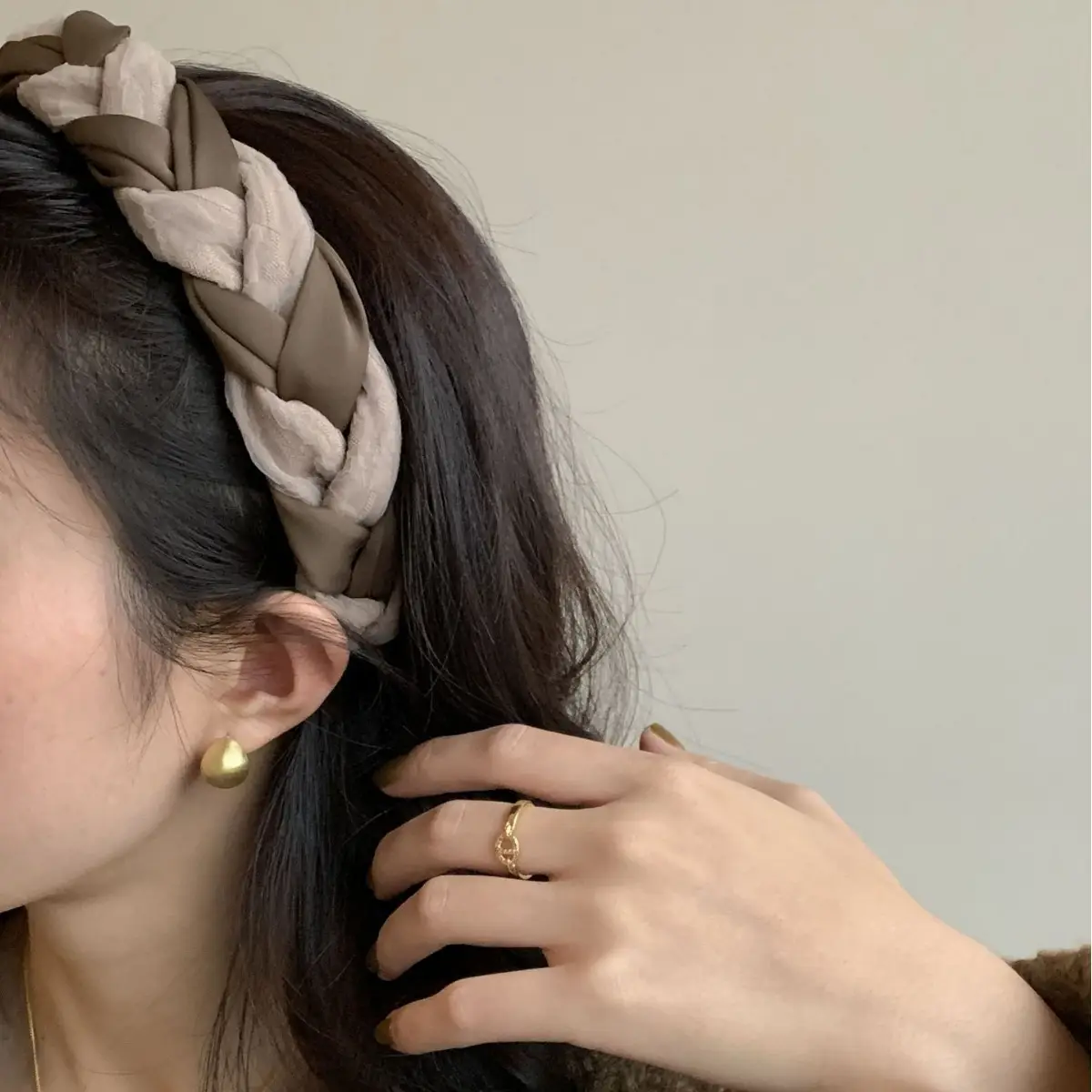 Japanese Korean Style Black Flocking Headband for Women - Image 6