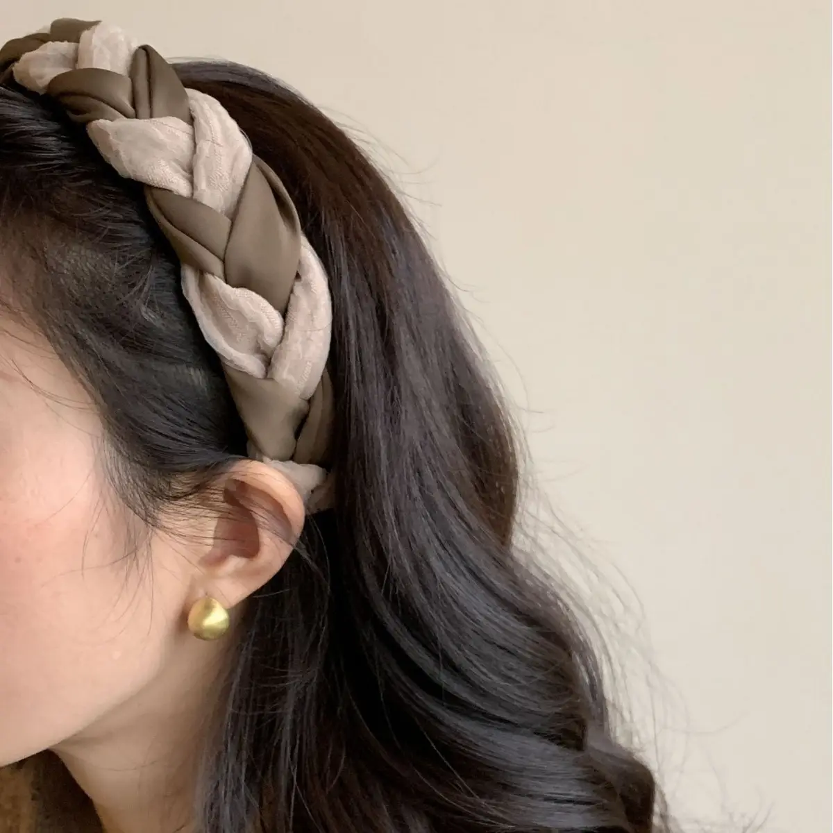 Black Flocking Hair Band for Women - Image 4