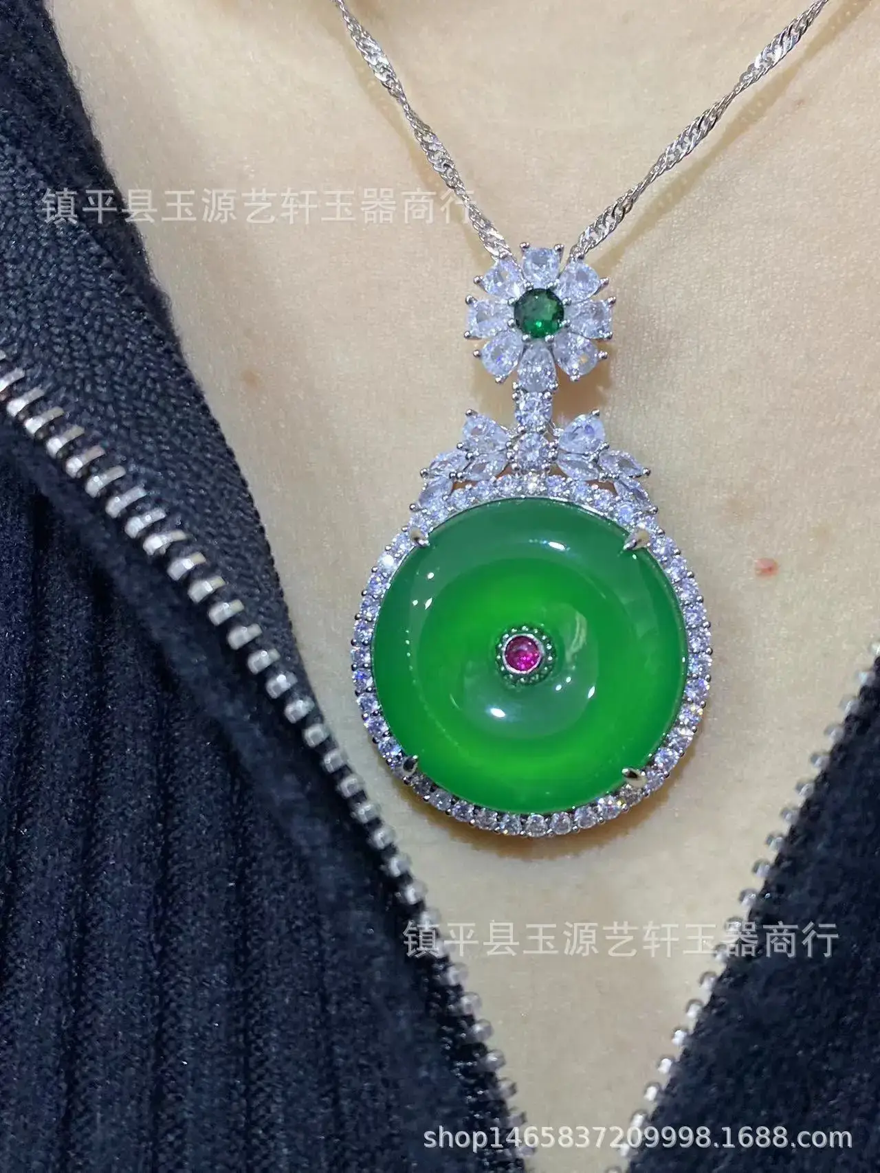 Chinese Natural High Bingyang Green Chalcedony Pendant Necklace — feature 1