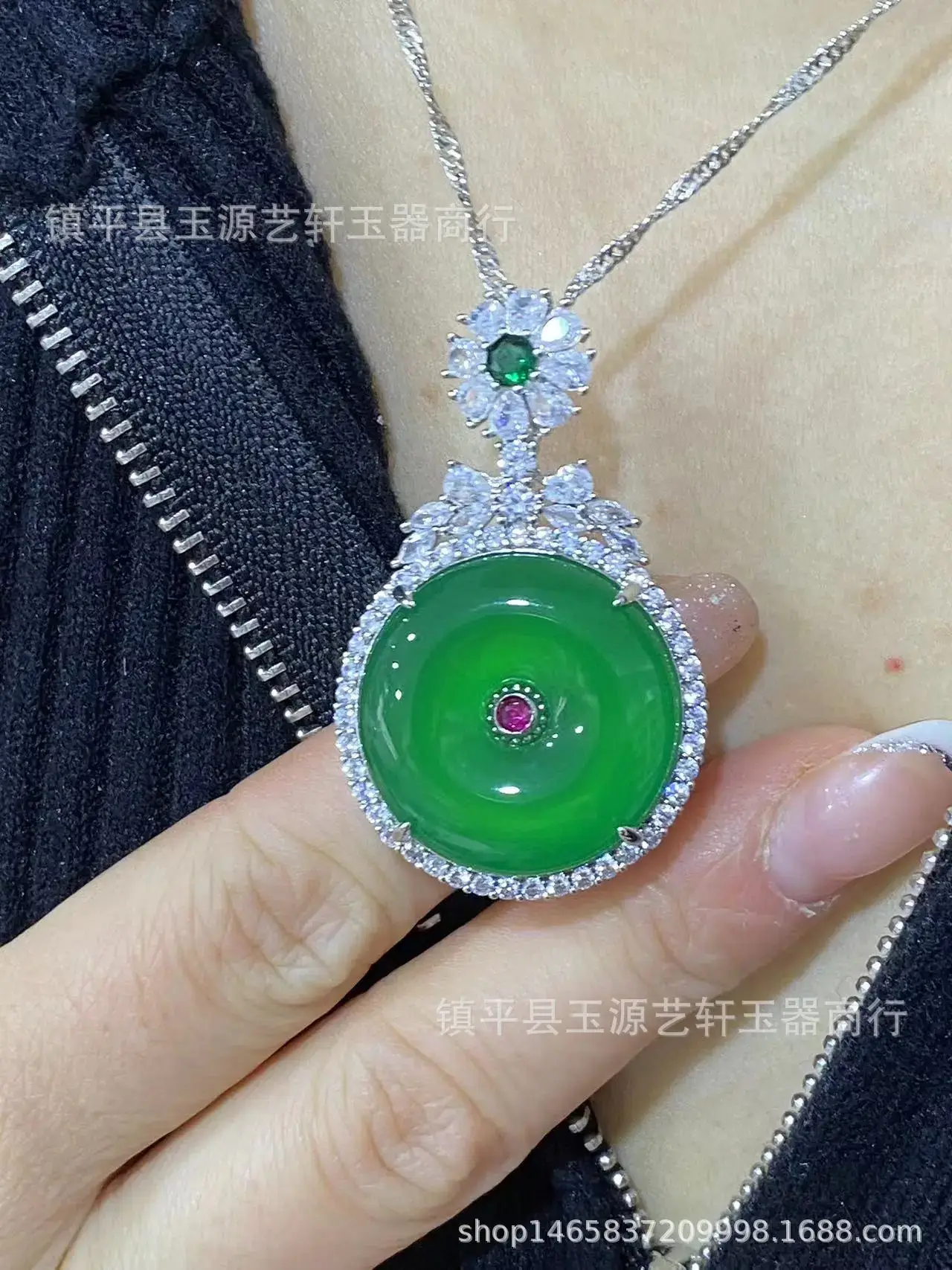 Chinese Natural High Bingyang Green Chalcedony Pendant Necklace — feature 3