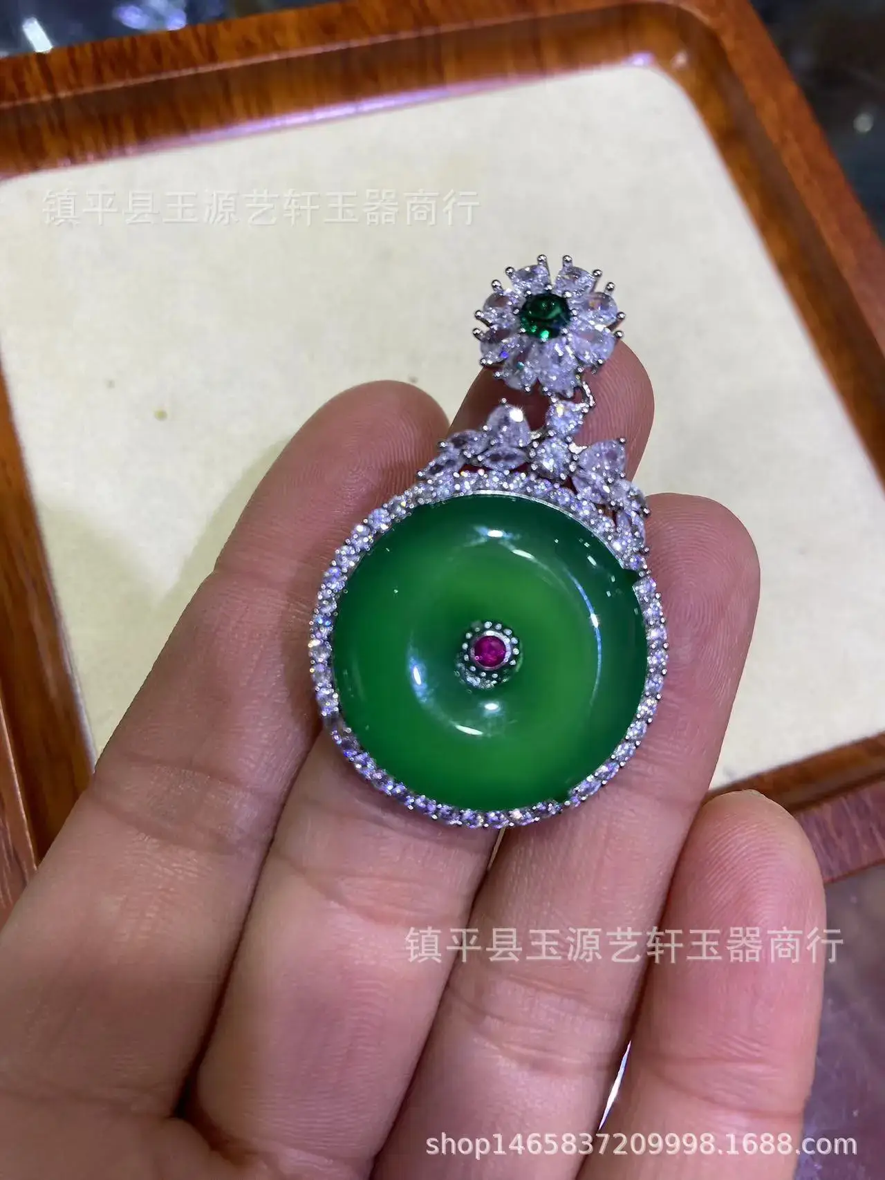 Chinese Natural High Bingyang Green Chalcedony Pendant Necklace — feature 9