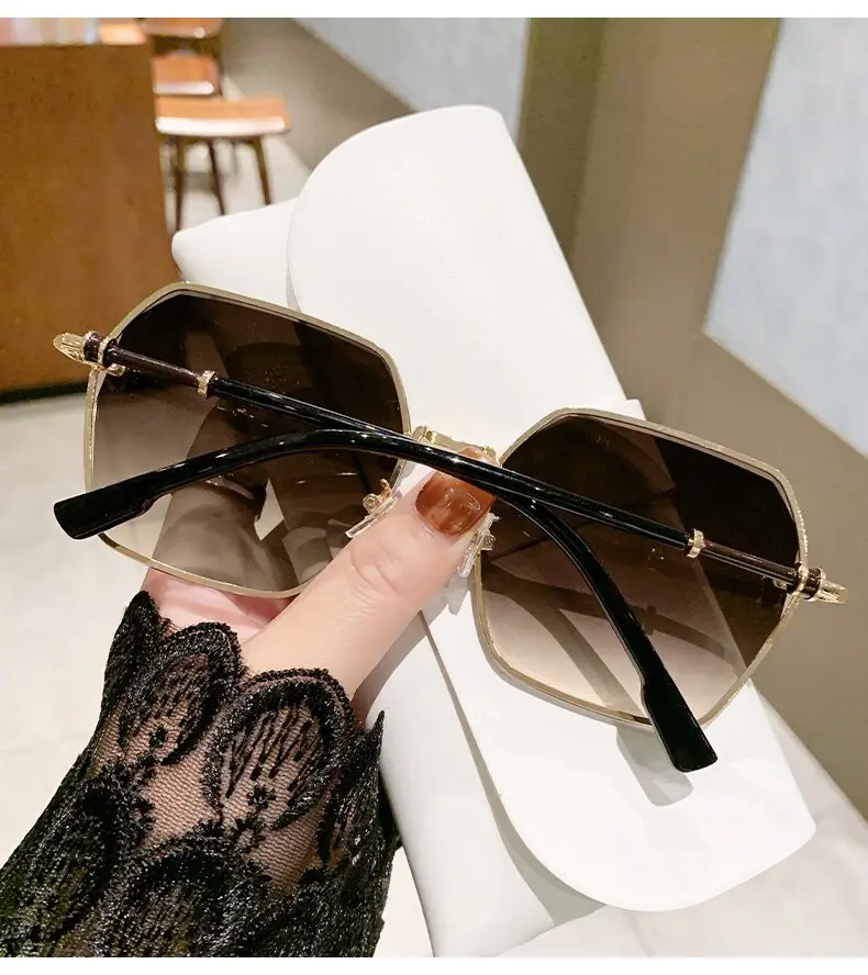 Women UV400 Large Frame Sunglasses Summer β feature 14