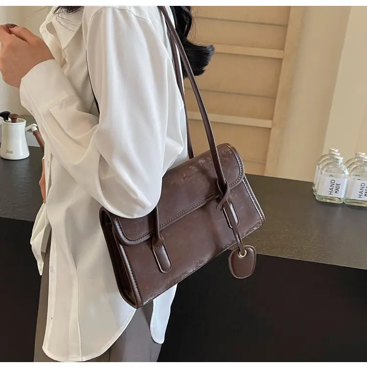 Women's White Leather Shoulder Bag 2024 New Arrival — feature 12