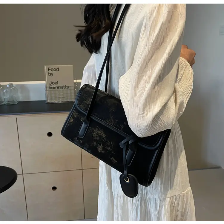 Women's White Leather Shoulder Bag 2024 New Arrival — feature 14