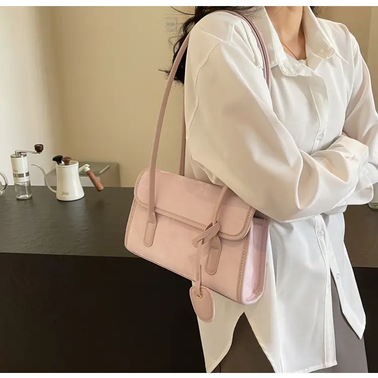 Women's White Leather Shoulder Bag 2024 New Arrival — feature 7