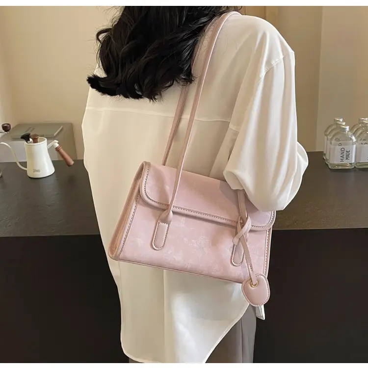Women's White Leather Shoulder Bag 2024 New Arrival — feature 8
