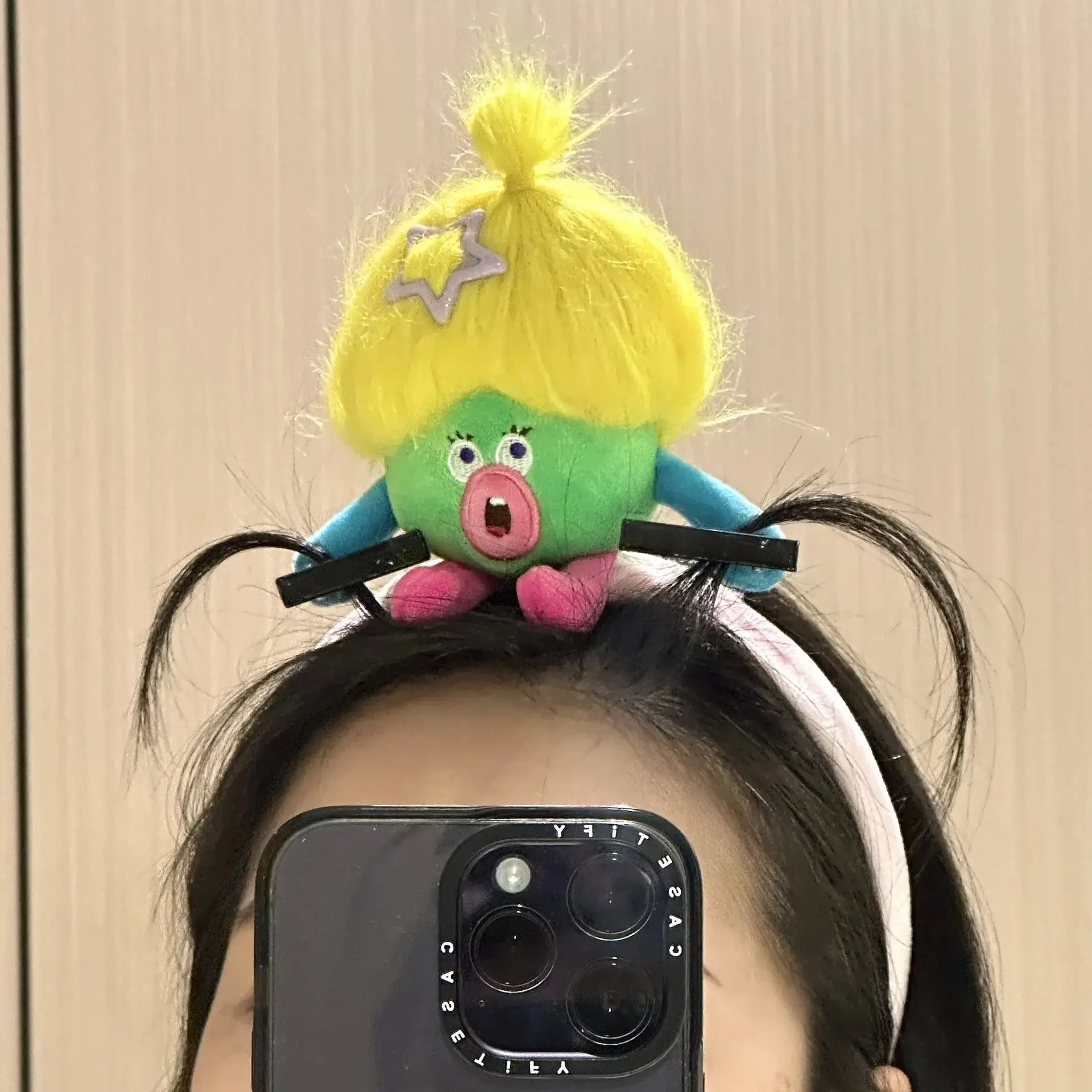 Plush Rattle Queen Headband for Girls — feature 7