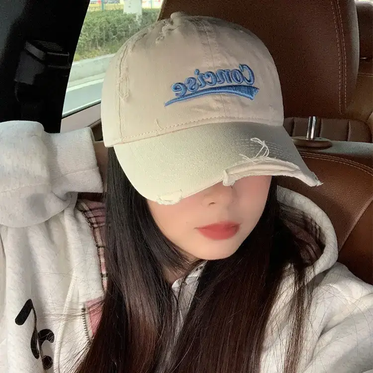 White Cotton Baseball Cap with Red Embroidered "Concise" Design - Image 12
