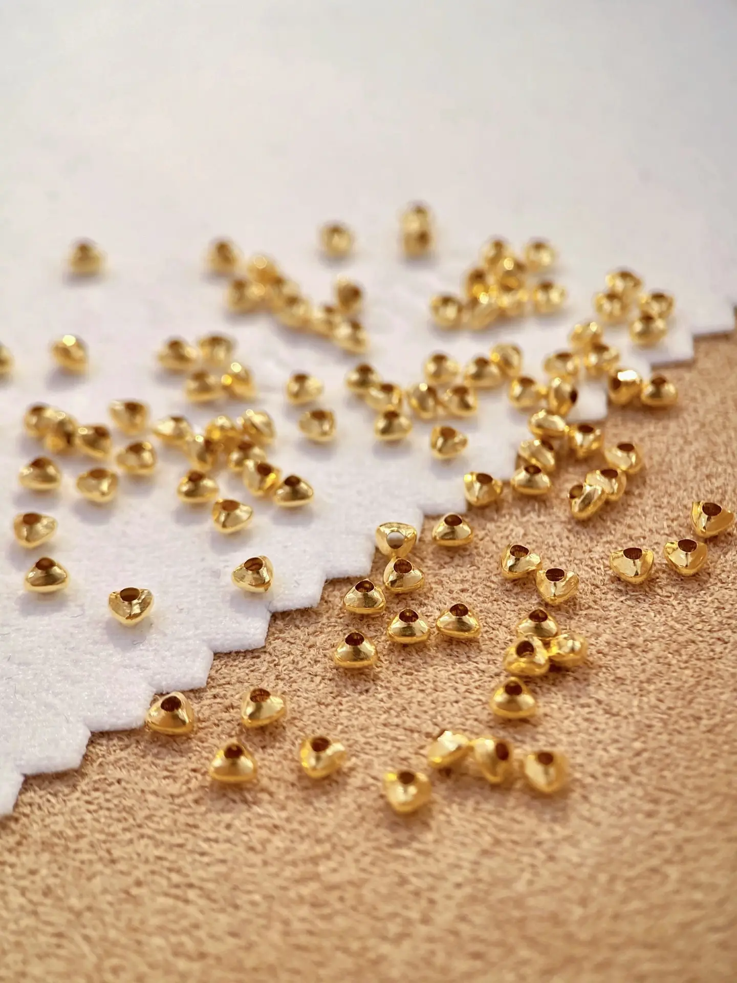 18K Gold Triangle Beads Jewelry Accessories Au750 — feature 4