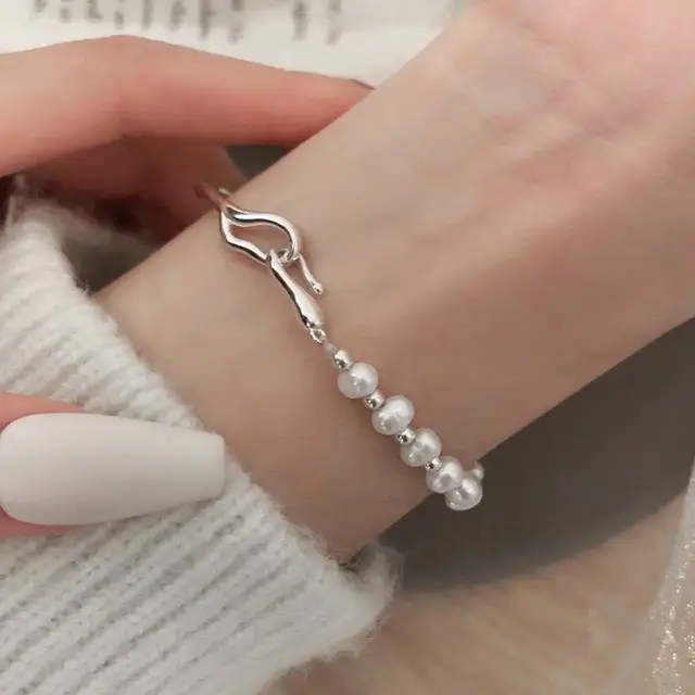 Irregular Pearl Bracelet with Branch Design - Image 2
