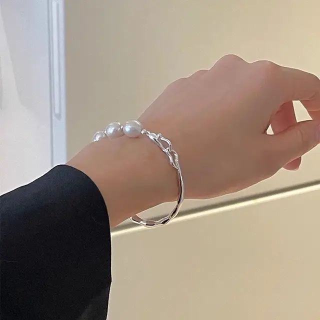 Irregular Pearl Bracelet with Branch Design - Image 4
