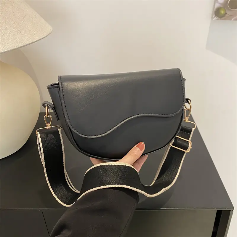 Retro Beige Shoulder Messenger Bag for Women 2024 - Image 5
