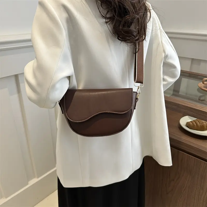 Retro Beige Shoulder Messenger Bag for Women 2024 - Image 7