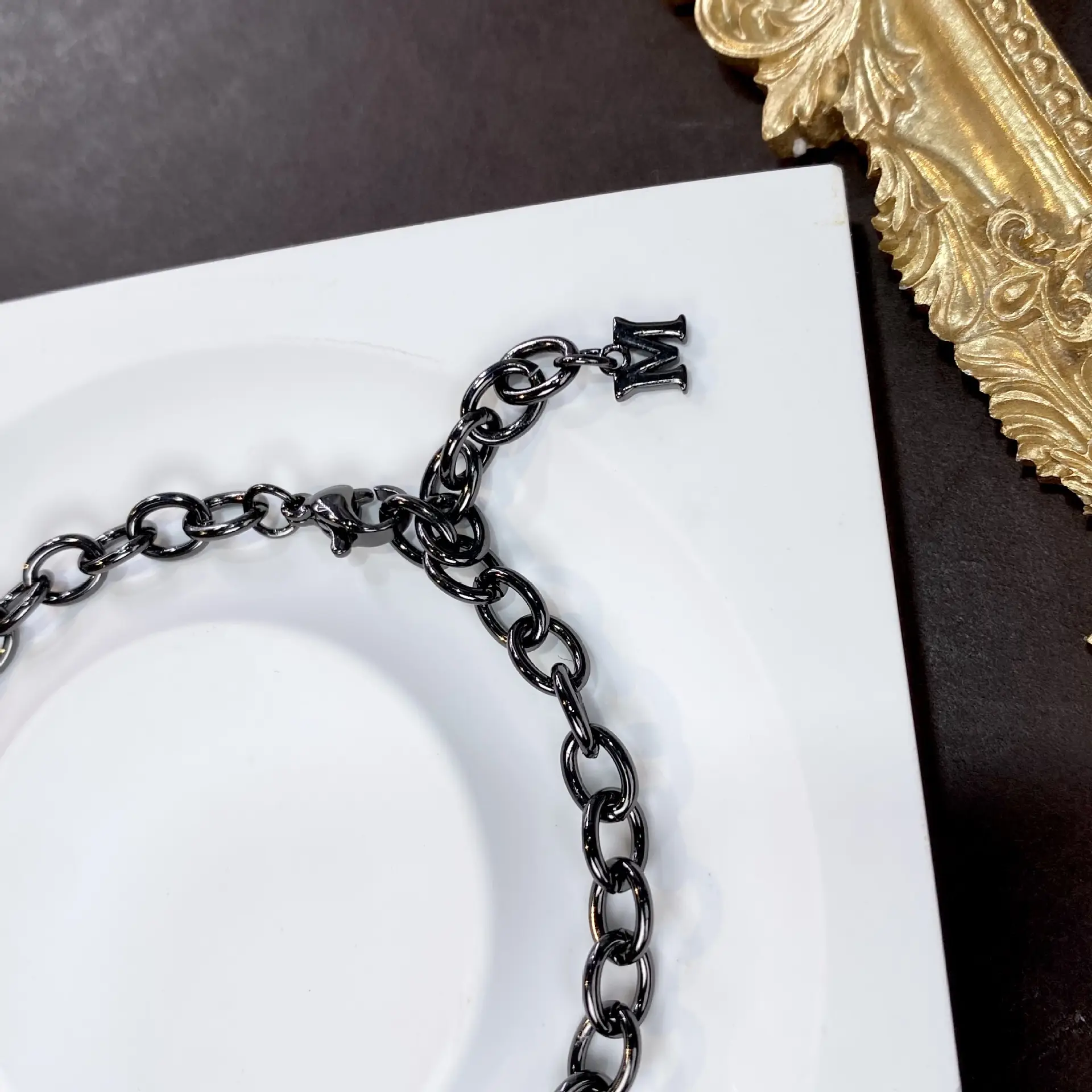 Natural Pearl Baroque Necklace Gun Black 18k Gold — feature 6