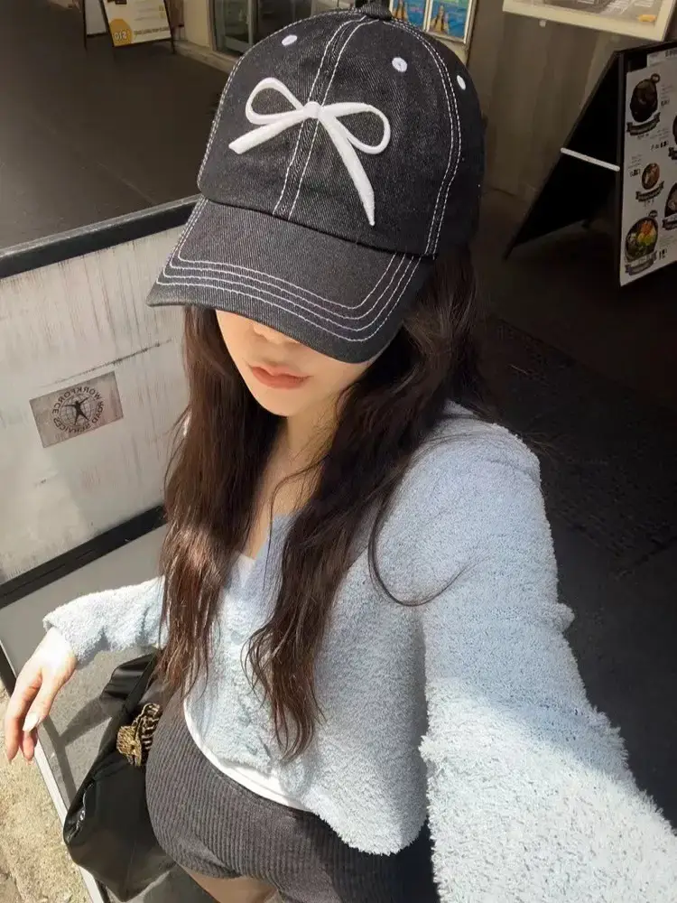 TongZhen Women Baseball Cap with Embroidered Bow — feature 1