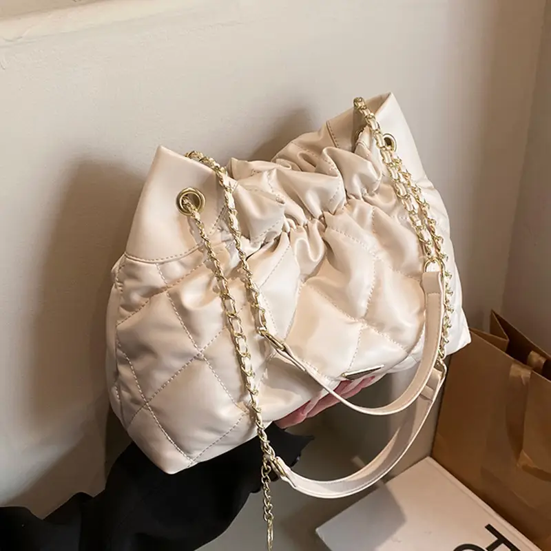Black Rhombus Chain Shoulder Bag for Women - Image 4