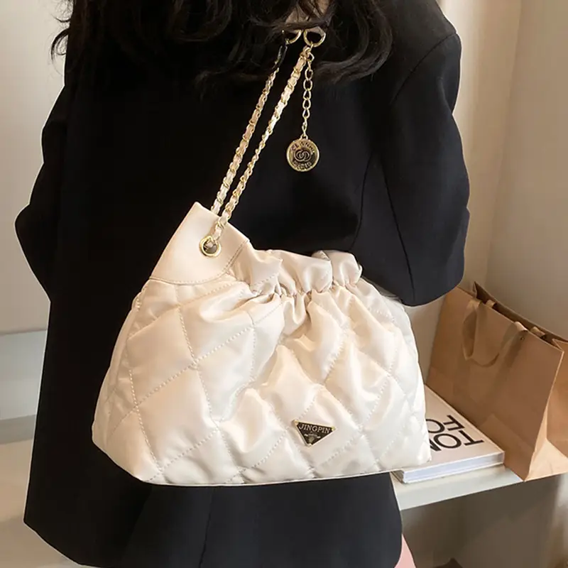 Black Rhombus Chain Shoulder Bag for Women - Image 5