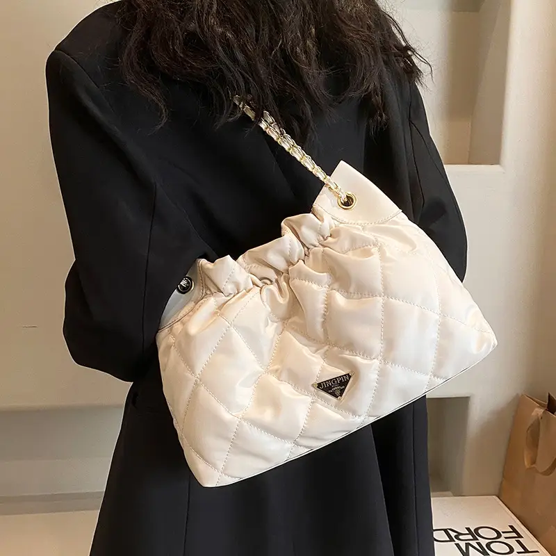 Black Rhombus Chain Shoulder Bag for Women - Image 6