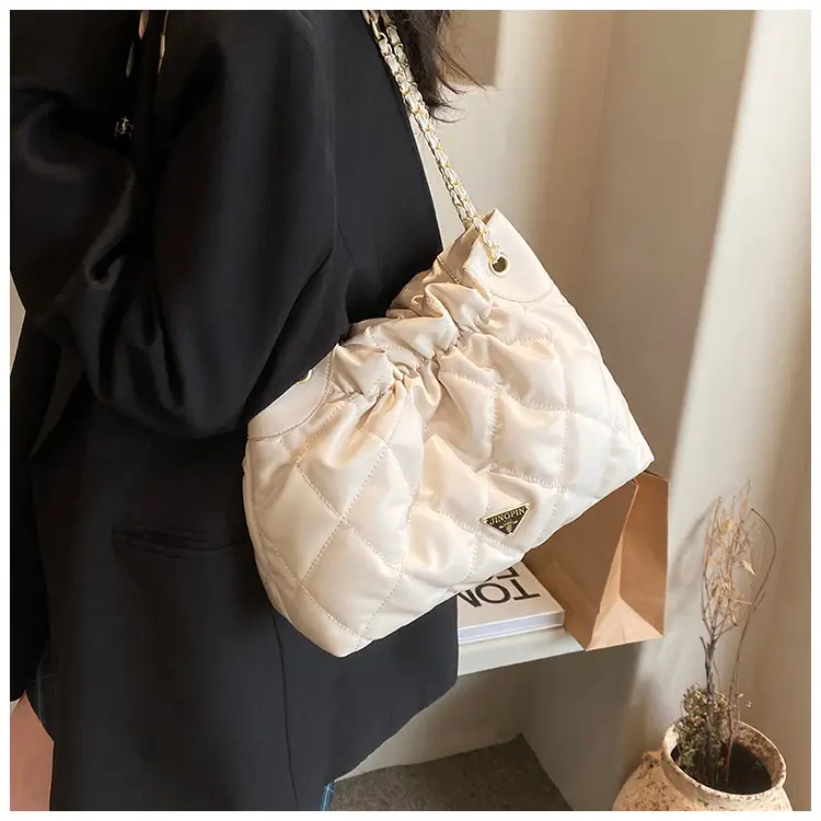 Black Rhombus Chain Shoulder Bag for Women — feature 10