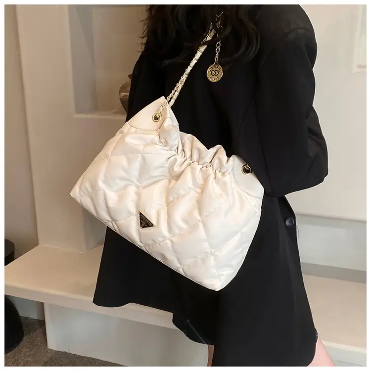Black Rhombus Chain Shoulder Bag for Women — feature 11