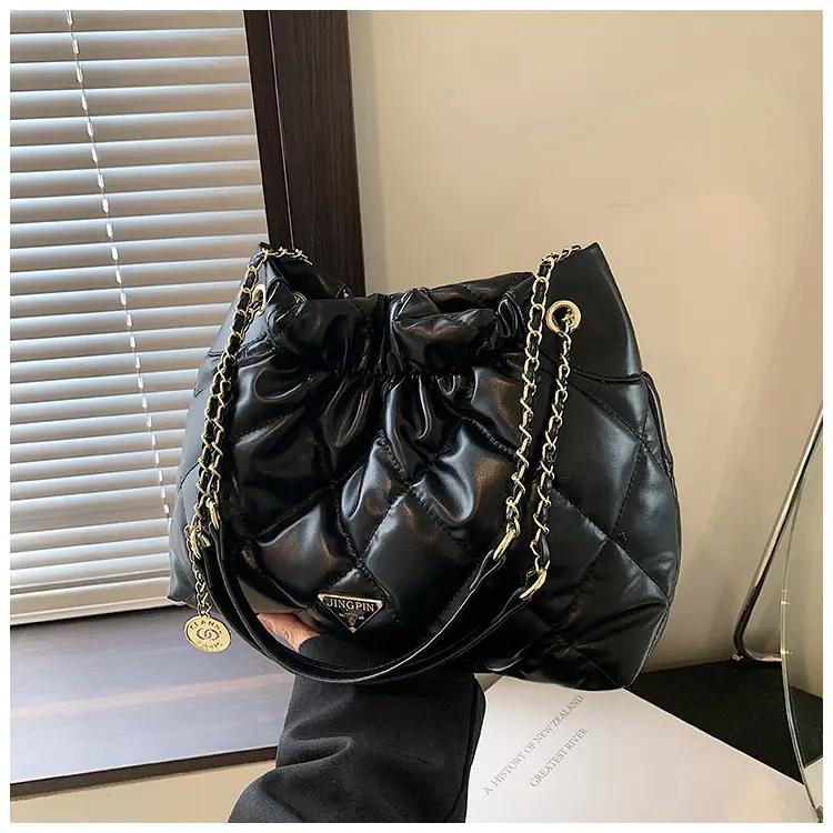 Black Rhombus Chain Shoulder Bag for Women — feature 12