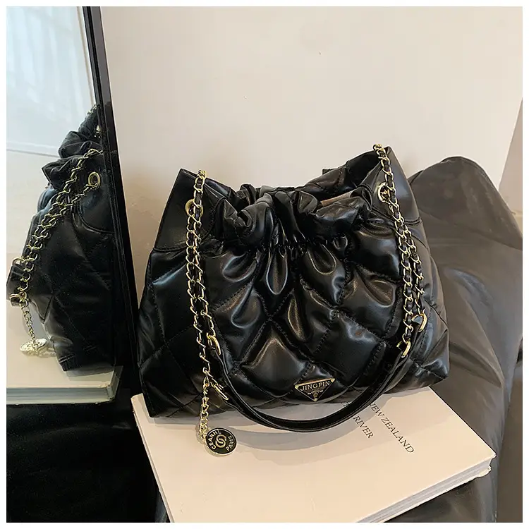 Black Rhombus Chain Shoulder Bag for Women — feature 14