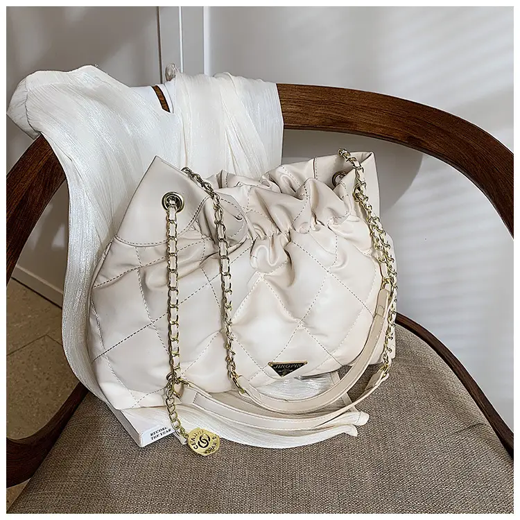 Black Rhombus Chain Shoulder Bag for Women — feature 16