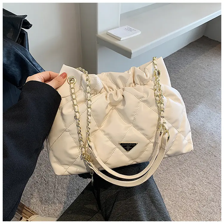 Black Rhombus Chain Shoulder Bag for Women — feature 17