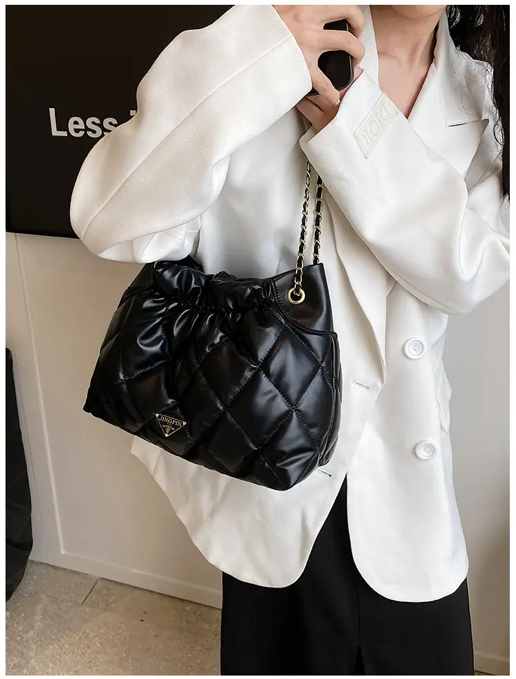 Black Rhombus Chain Shoulder Bag for Women — feature 6