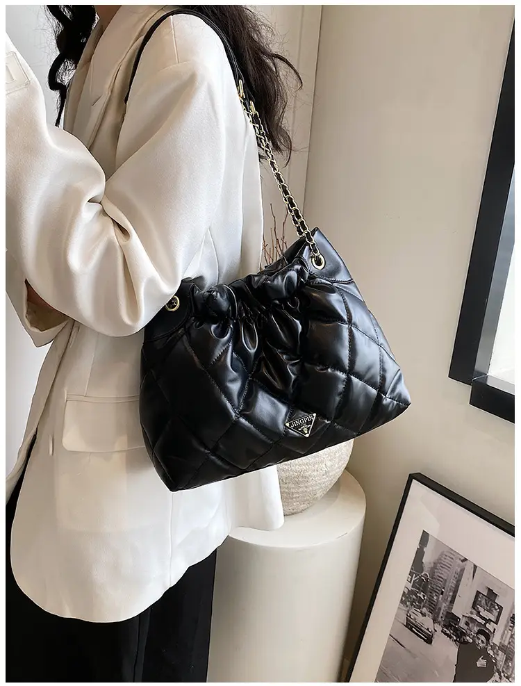 Black Rhombus Chain Shoulder Bag for Women — feature 7