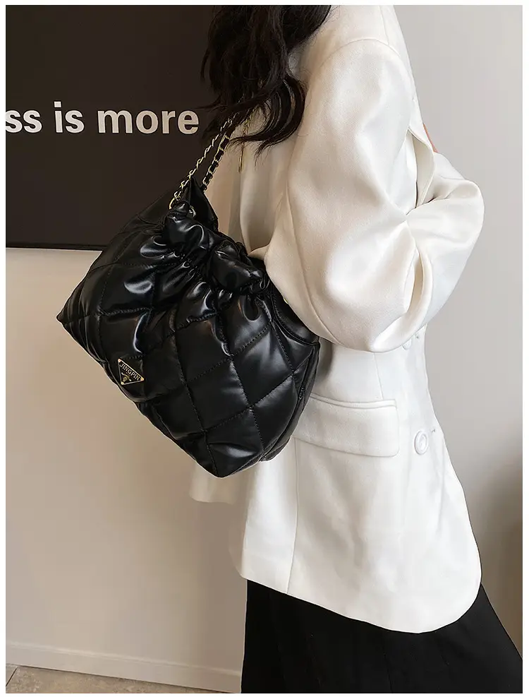 Black Rhombus Chain Shoulder Bag for Women — feature 8