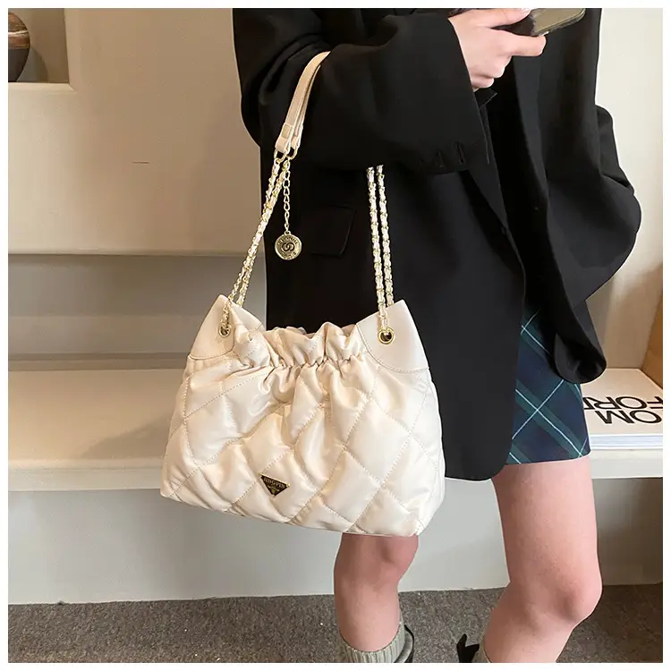 Black Rhombus Chain Shoulder Bag for Women — feature 9