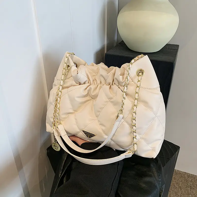 Black Rhombus Chain Shoulder Bag for Women - Image 2