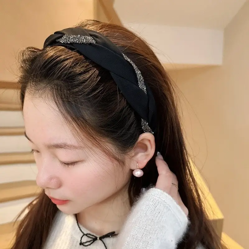 Black Rhinestone Hair Band with Twist Clamp - Image 3