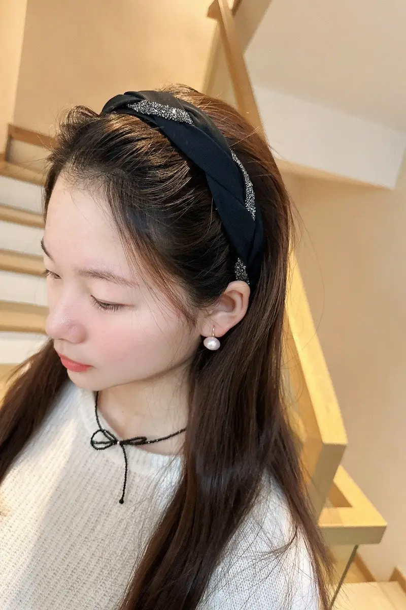 Black Rhinestone Hair Band with Twist Clamp — feature 5
