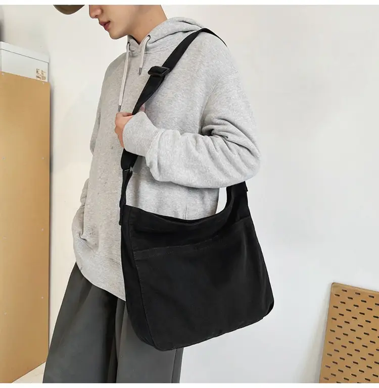 Large Capacity Ins Messenger Bag Cream 2024 — feature 13