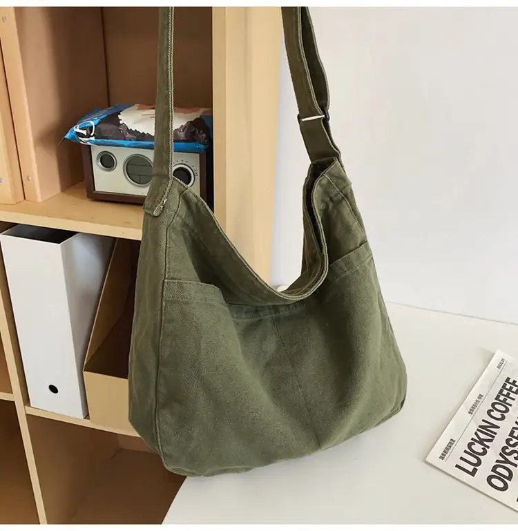 Large Capacity Ins Messenger Bag Cream 2024 — feature 20