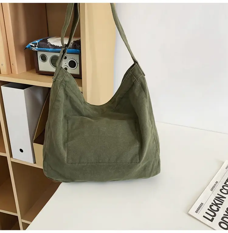 Large Capacity Ins Messenger Bag Cream 2024 — feature 22