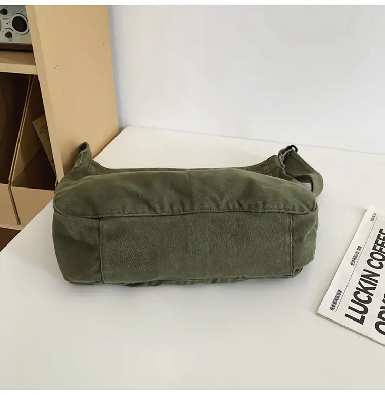 Large Capacity Ins Messenger Bag Cream 2024 — feature 23