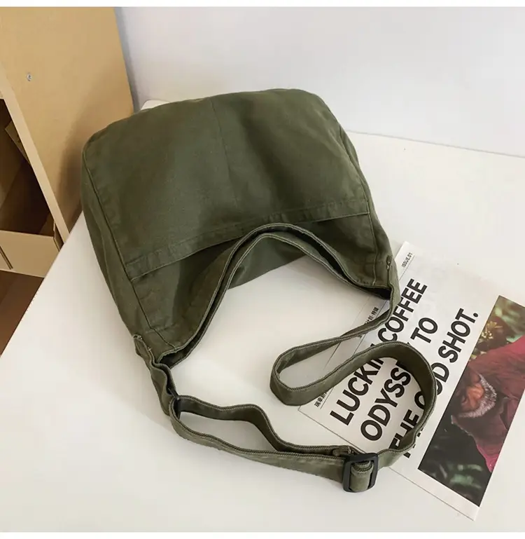 Large Capacity Ins Messenger Bag Cream 2024 — feature 24