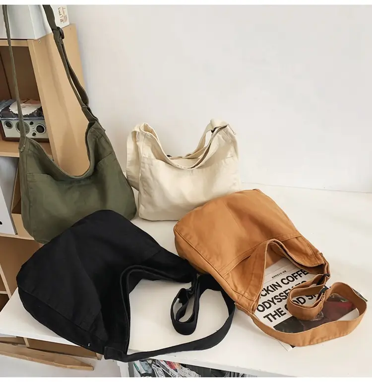 Large Capacity Ins Messenger Bag Cream 2024 — feature 25