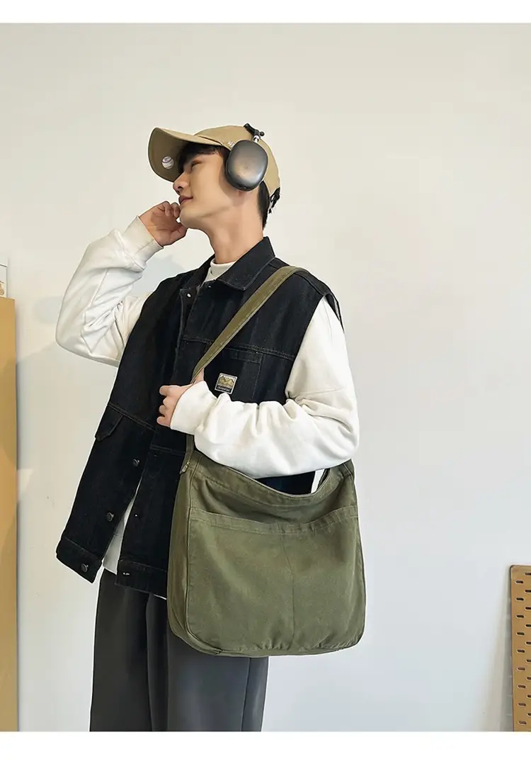 Large Capacity Ins Messenger Bag Cream 2024 — feature 5