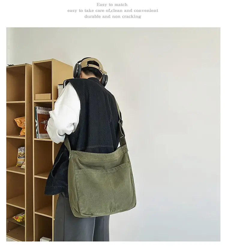 Large Capacity Ins Messenger Bag Cream 2024 — feature 7
