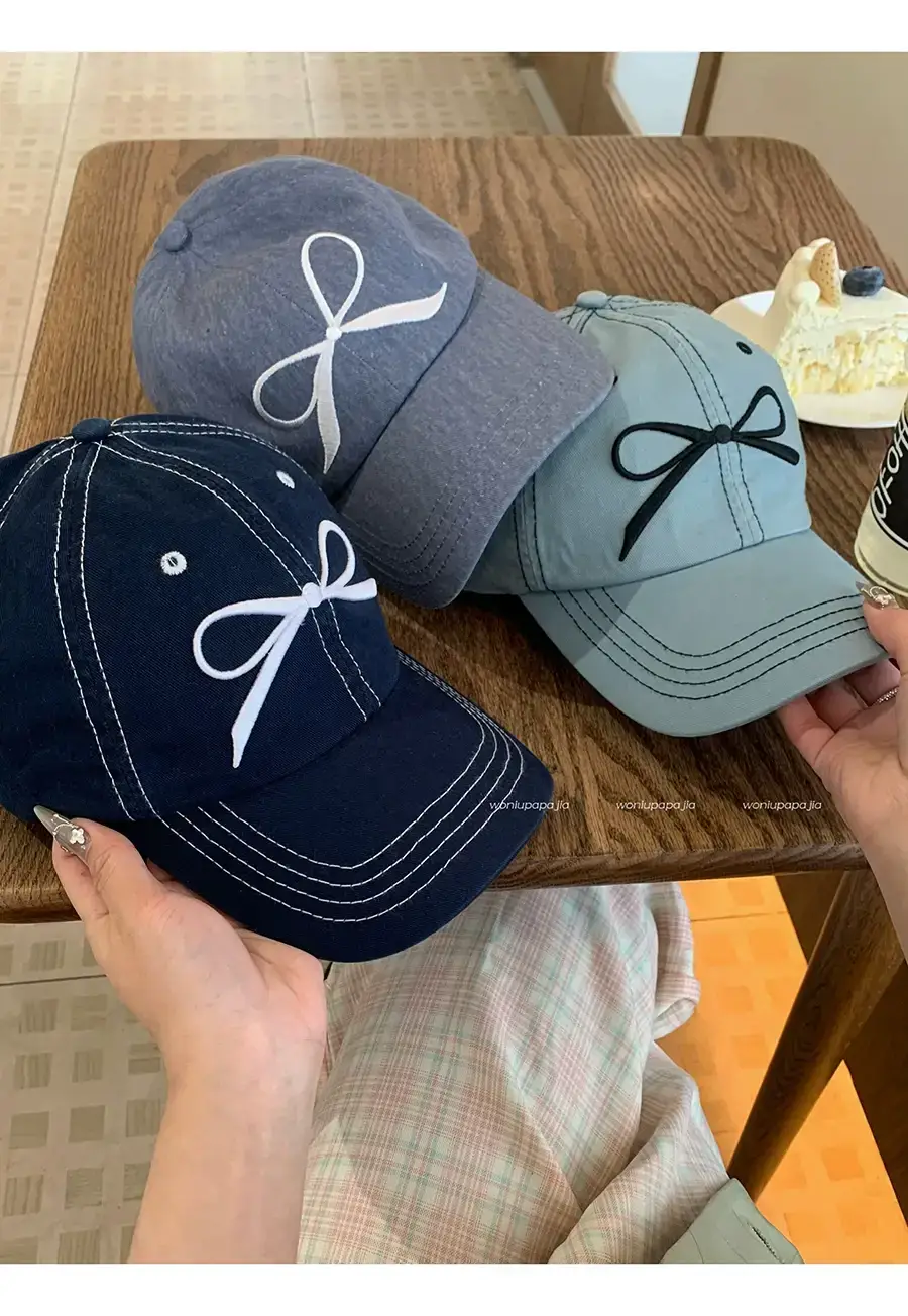 Women Bow Peaked Cap Black 2024 — feature 2