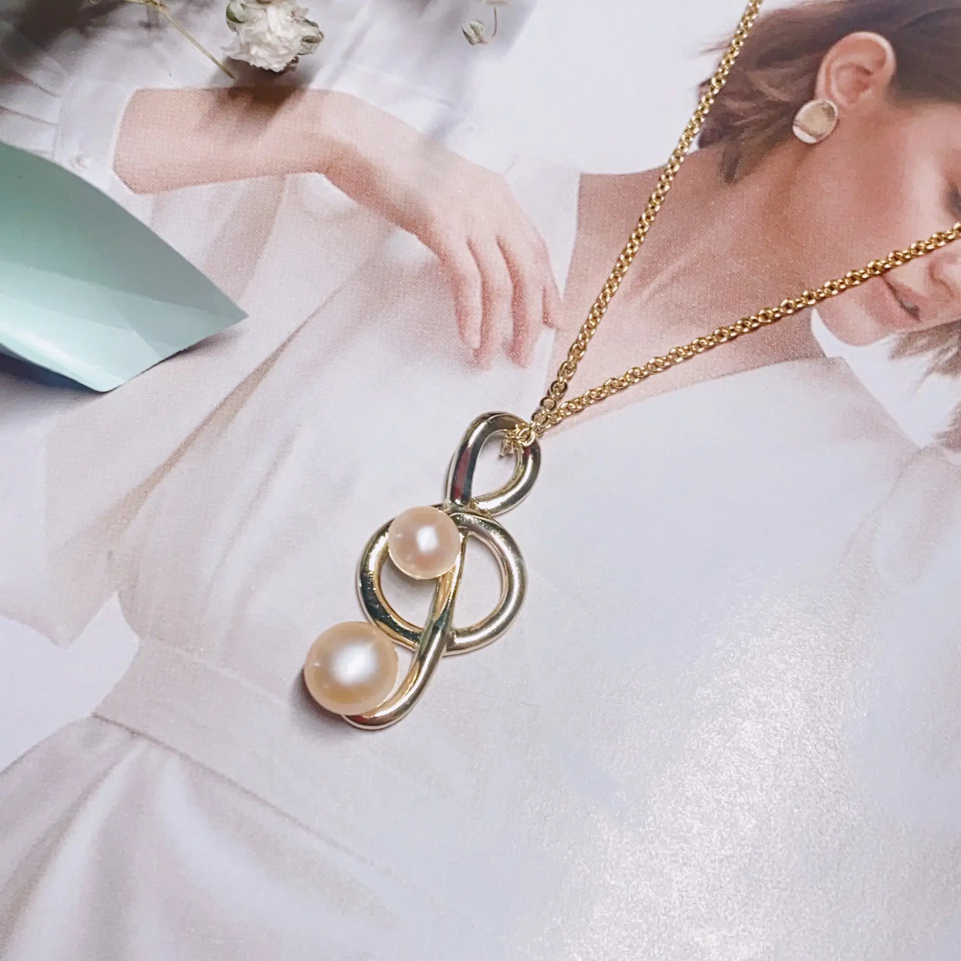 Women's Pearl Pendant Necklace with Balance Wood & Copper Bag - Image 11