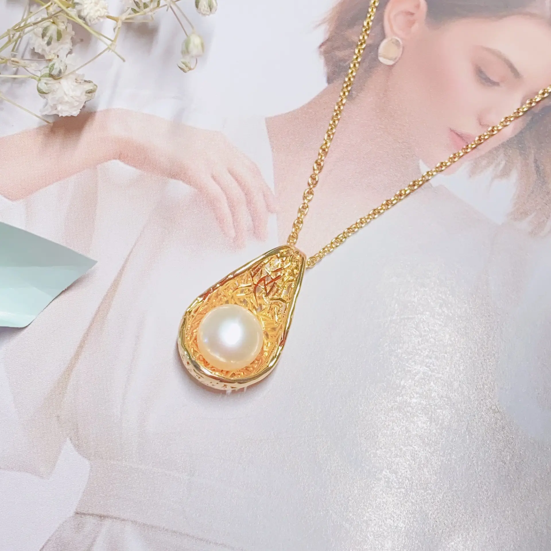 Women's Pearl Pendant Necklace with Balance Wood & Copper Bag - Image 12